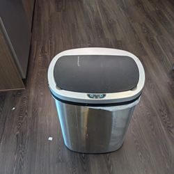 2 Automatic Trash Cans