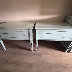 2 Antique Side Table Furnitures 