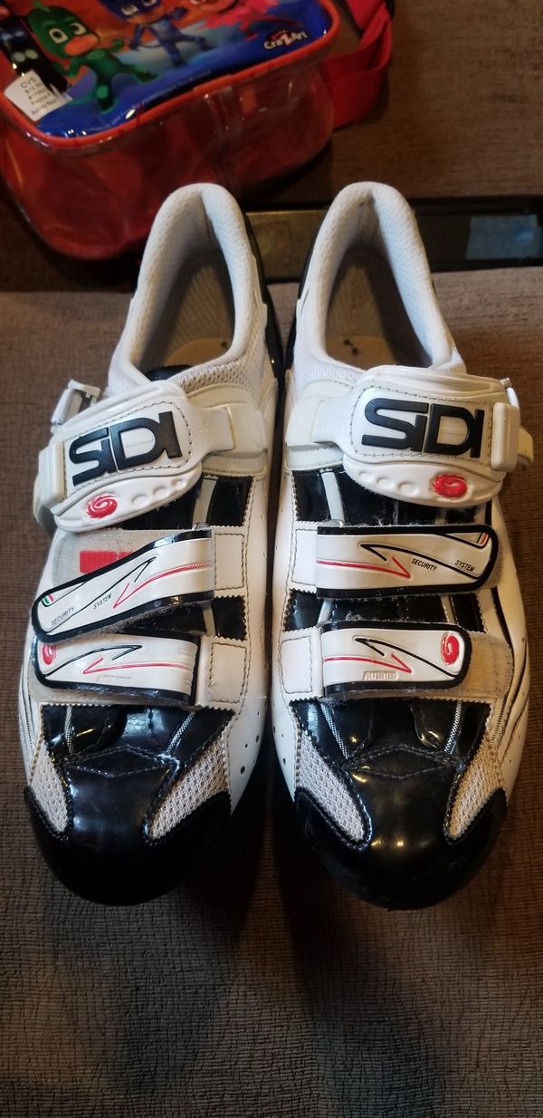 cleat shoes price