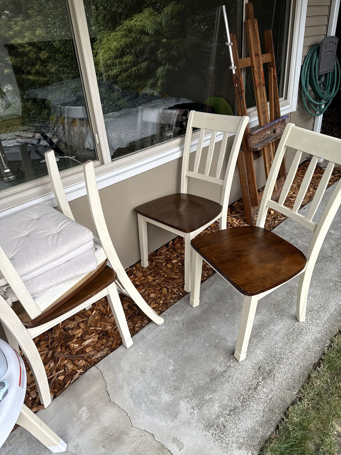 4 Ashley Furniture Cottage Style Table Chairs