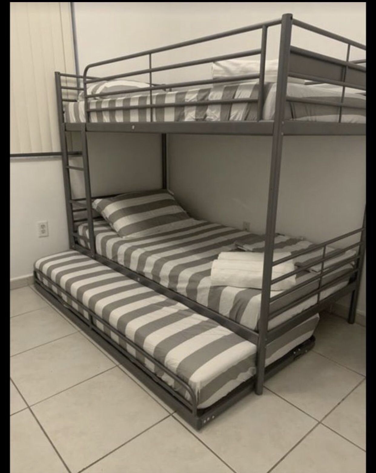 Bunk bed whit matres and deliver