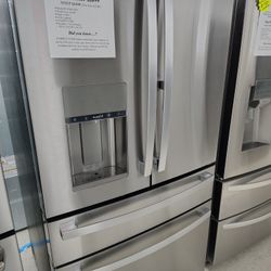 $2099(MSRP$4399) GE French 4 Door Refrigerator With Built-in WiFi and Autofill Water Dispenser 