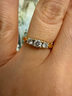 18K yellow gold natural diamond ring