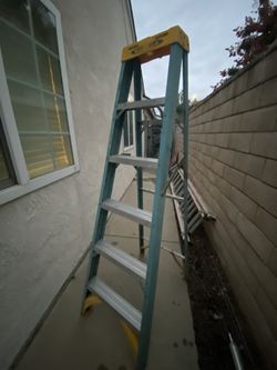 6 Ft Fiberglass Ladder