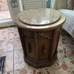 Pedestal Table 