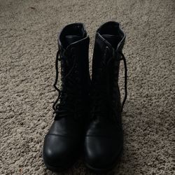 Cute Boots Size 4 (wmns 6)