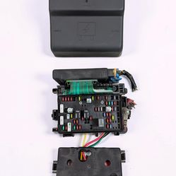 2002-2005 Chevy Trailblazer Rear Fuse Box Block Relay