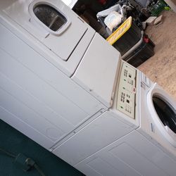 WASHER & DRYER ELECTRIC 2020 VOLT WHITE ON WHITE WORKS EXCELLENT WITH 6 MONTHS WARRANTY DELIVERY INCLUDED TOTAL COST $550 DOLLAR SAME DAY DELIVERY 🚚 