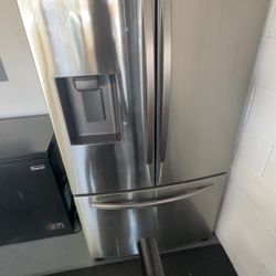 Samsung Refrigerator $450
