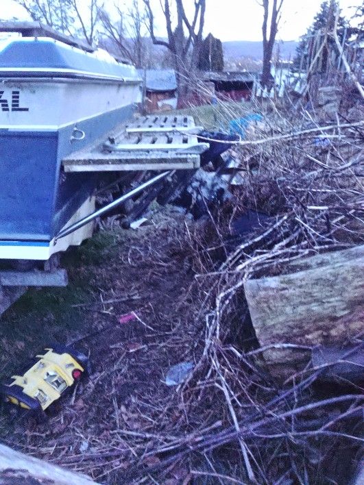 24' Cabin Cruiser Sleeping 6.. Other Boat 3.7 Inboard