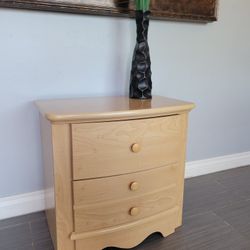 NICE NIGHTSTAND