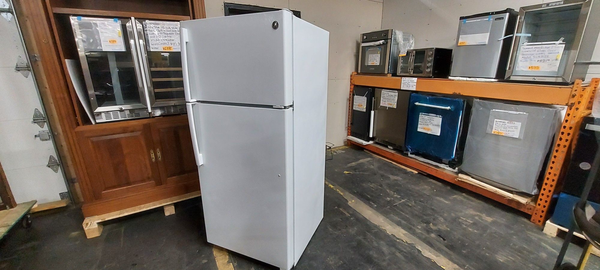 GE 15.5 Cu Ft Top Freezer Refrigerator In White