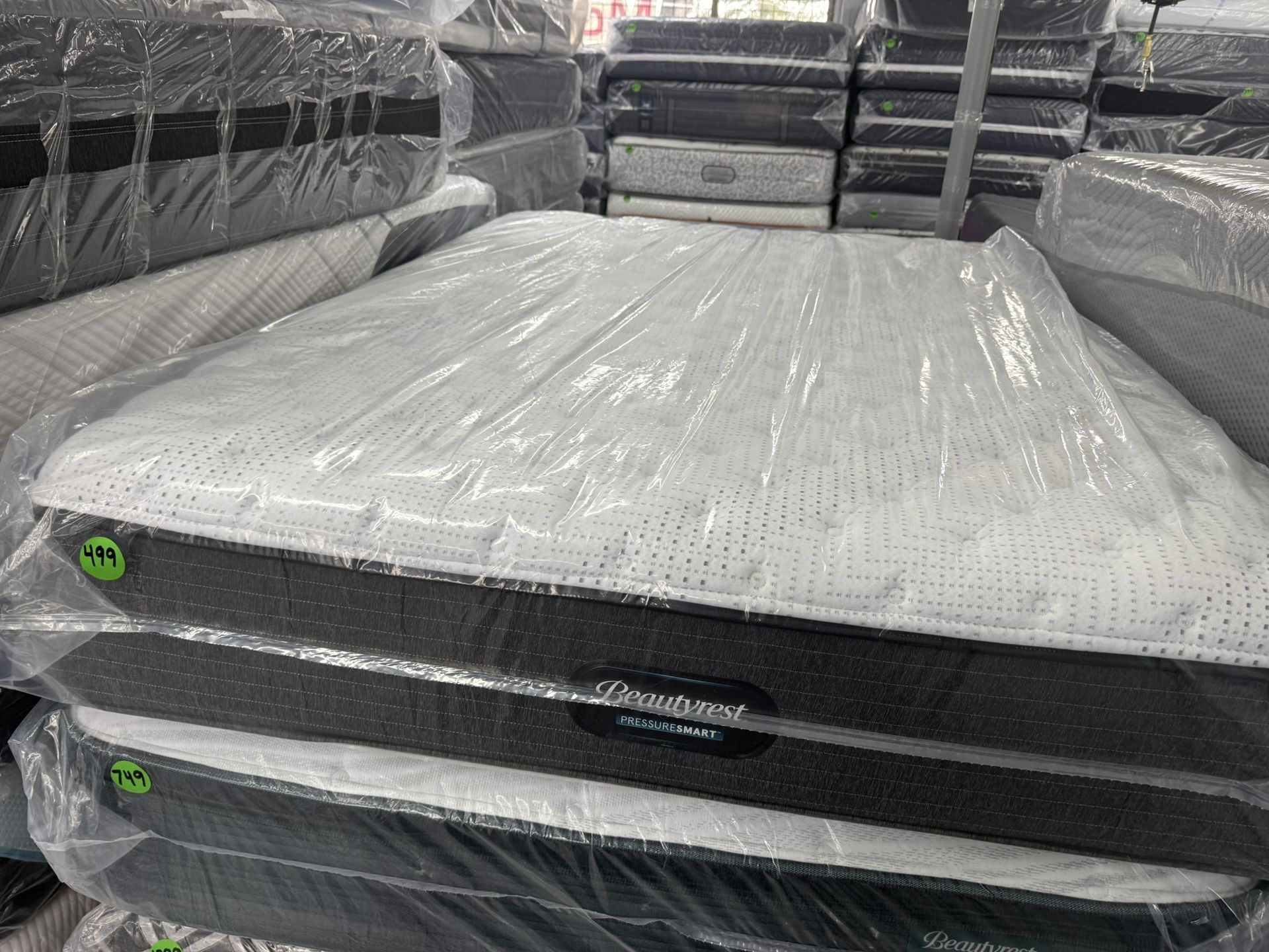 QUEEN SIZE SIMMONS BEAUTYREST PRESSURESMART MATTRESS & BOX SPRING BED SET