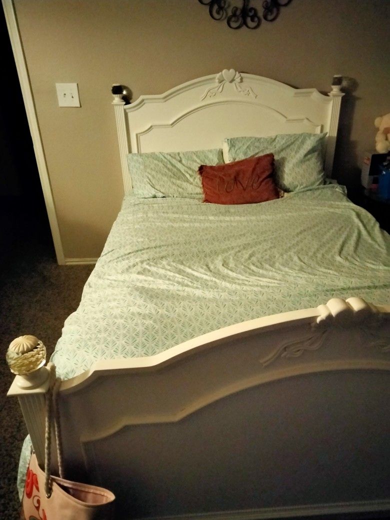 Full Size White bed! for Sale in San Antonio, TX OfferUp