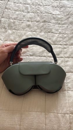 Used AirPod Maxes