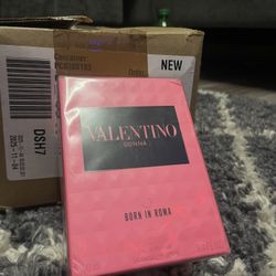 Born in Roma Valentino Donna