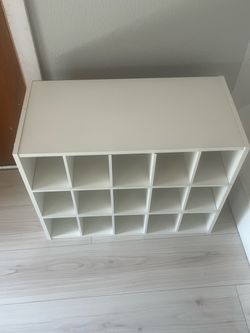 White Cube shoe shelf