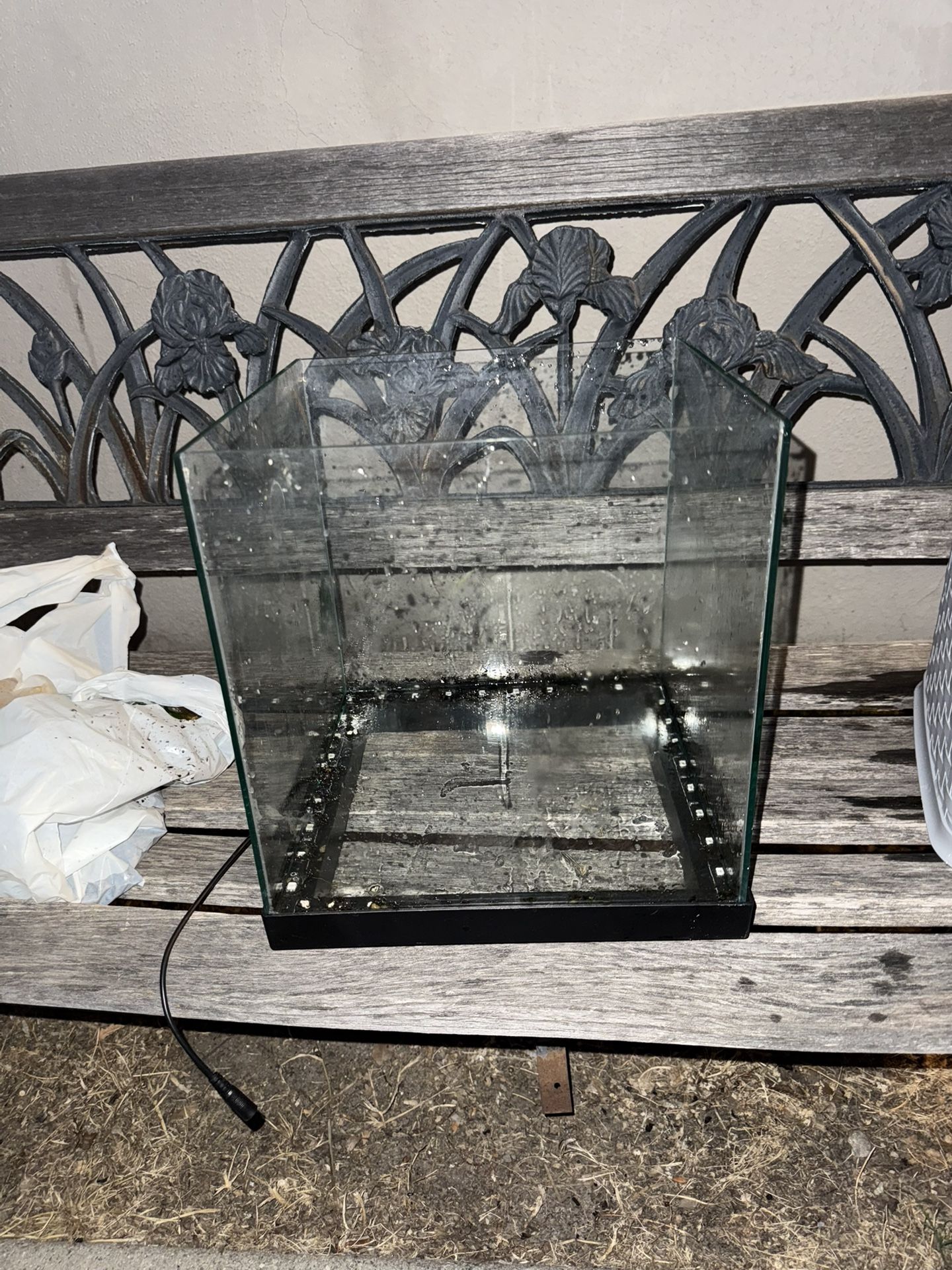 5 GALON FISH TANK WITH ACCESSORIES