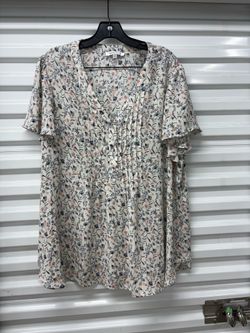 ROSE+OLIVE Women’s Plus 2X Floral V-Neck Flutter Short Sleeve Pleated Blouse