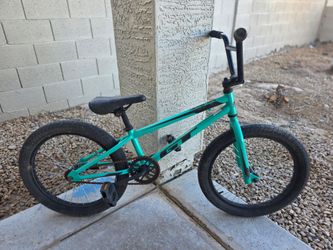 GT Kids Bike (9" frame 20" tires)