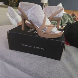 $30 Brand New Naturalizer Heels