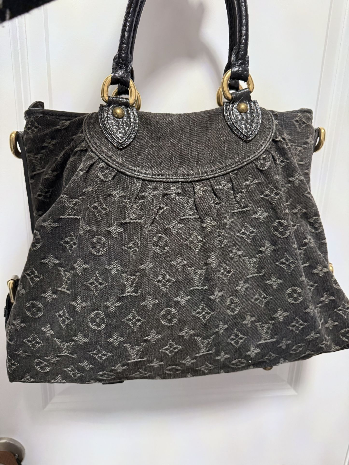 LV Bag 100% Authentic