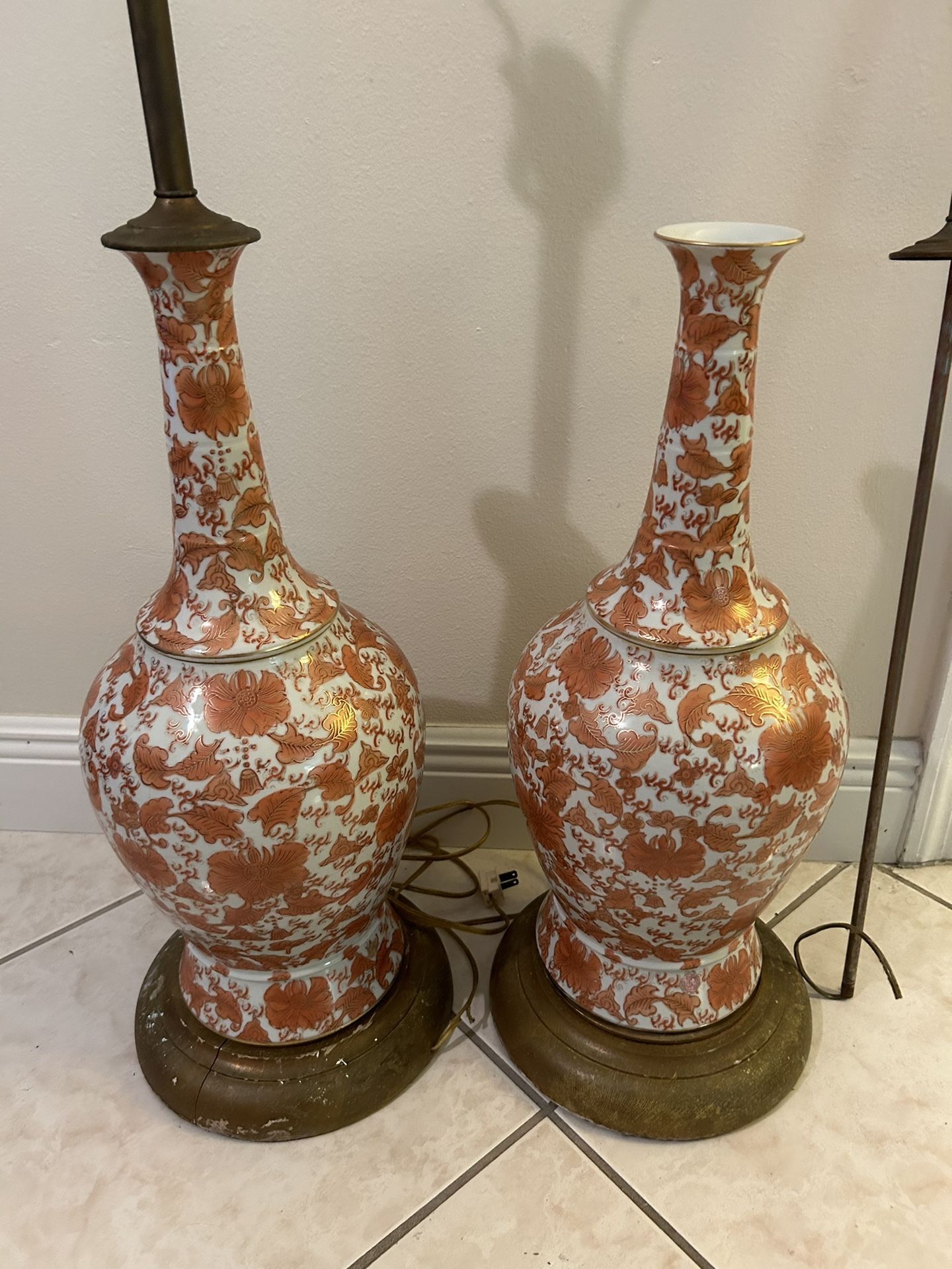 2 Antique Vases Orientel Chinese Japanese