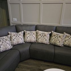 6 Sofa pillows, 