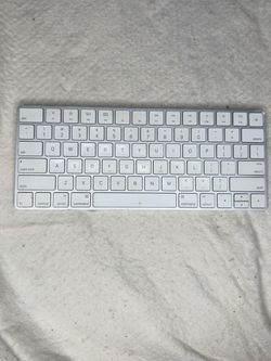 Apple Magic Keyboard A1644 Wireless Bluetooth Silver/White – Used Genuine Apple
