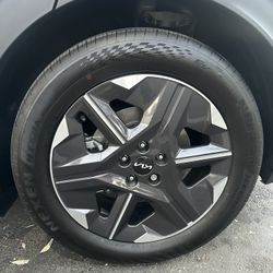 Nexen N’ Fera Supreme Tires(4) 235/55R 19