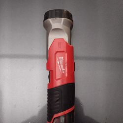 Milwaukee Light And Battery M12