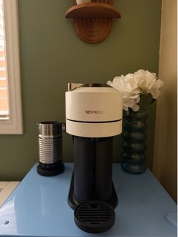 Nespresso Machine/Milk Frother