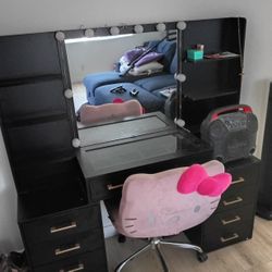 Make Up Vanity Like New