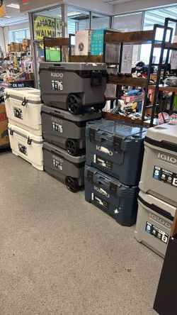 Igloo MaxCold Latitude Roller Cooler(150Qt$85、90QT$72、70Qt$136、62Qt$42)