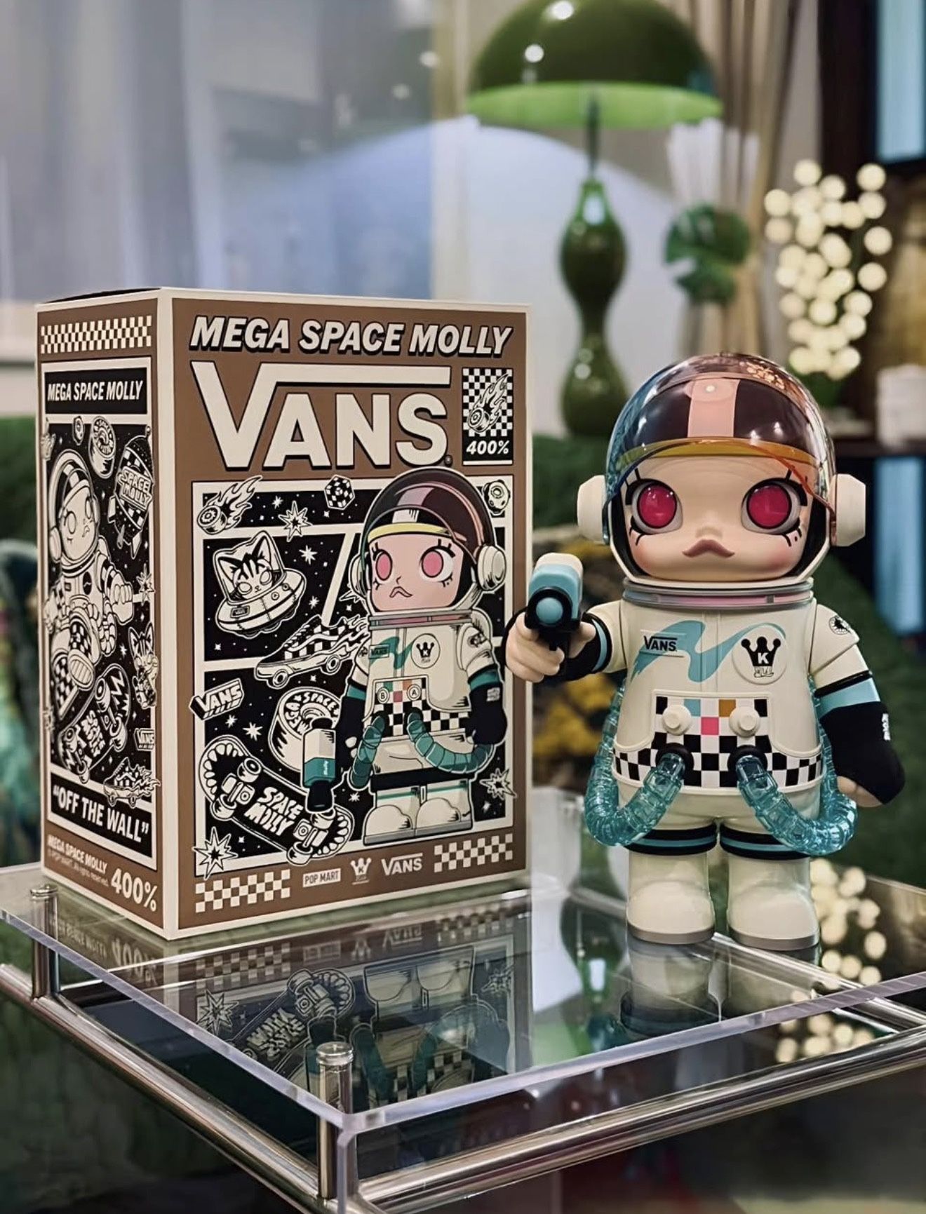 POPMART MEGA SPACE MOLLY 400% VANS