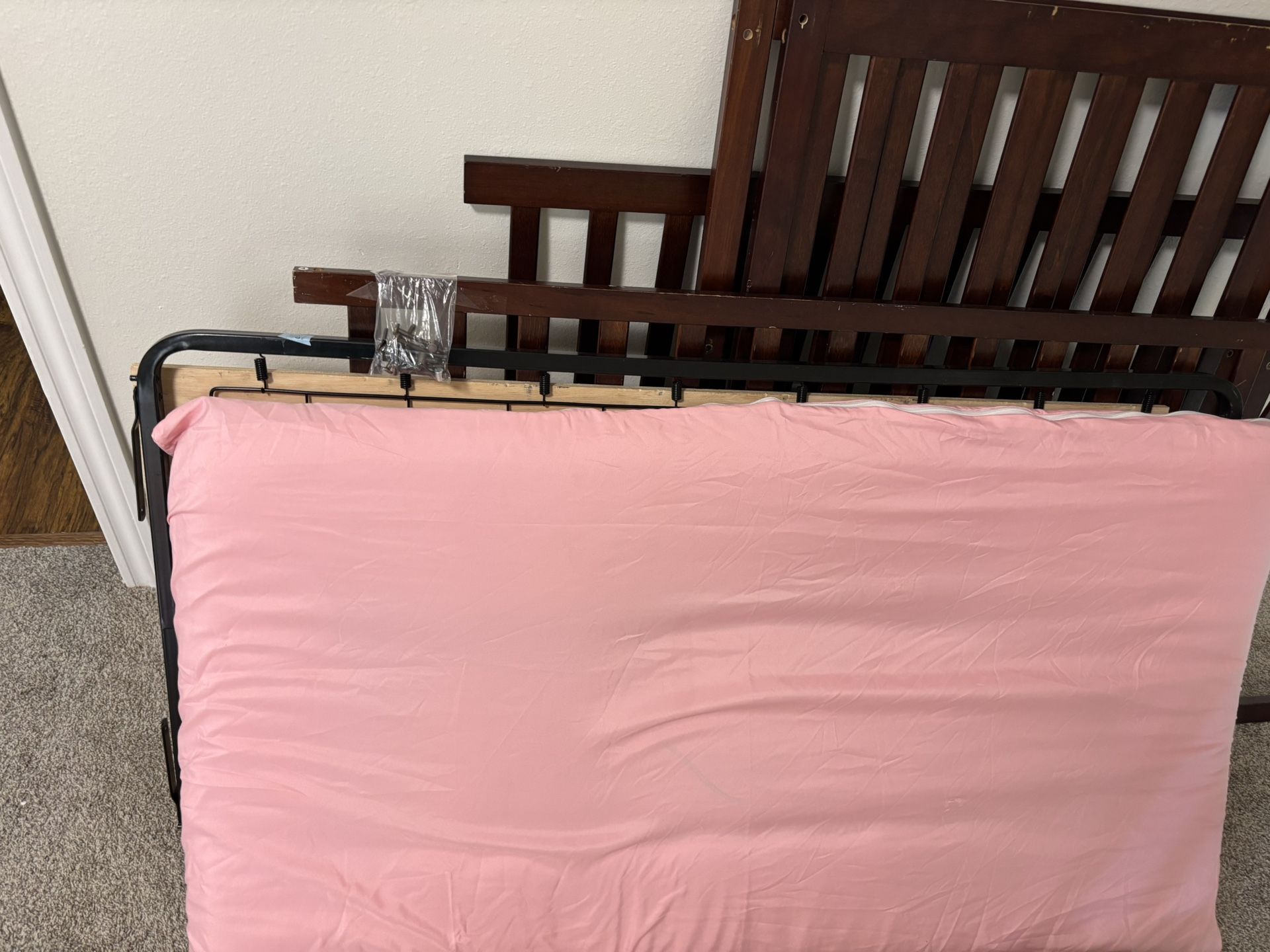 Dream On Crib/ Todler Bed And Changing Table