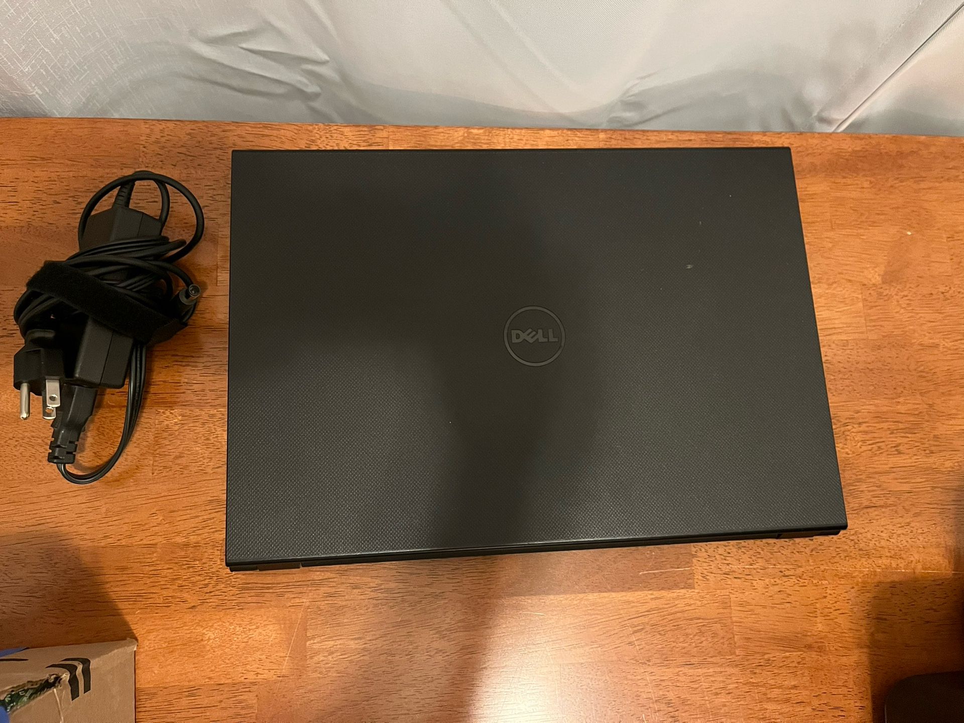 Dell Inspiron 3542 - 8 GB RAM, Intel Core i3, 500 GB HD - No Battery