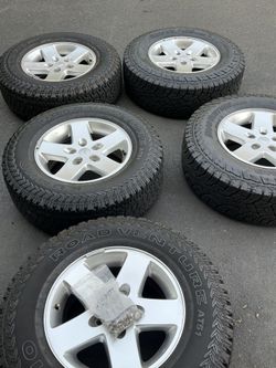 Stock Jeep Wrangler Tires