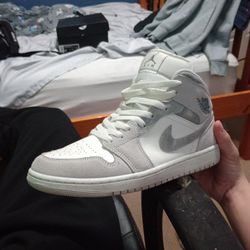 Air Jordan 1 MID Grey Sueda 