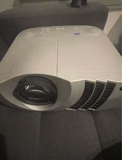 Sony Projector with Remote, Carry Bag, Cables – Tested