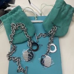 Necklace And Bracelet Set. 