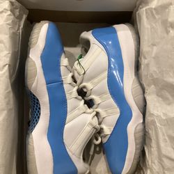 Jordan 11 Low UNC