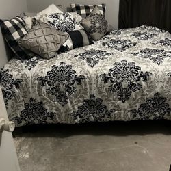 Comforter And Pillow Set 