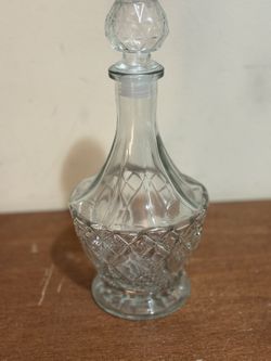 Elegant Clear Glass Decanter