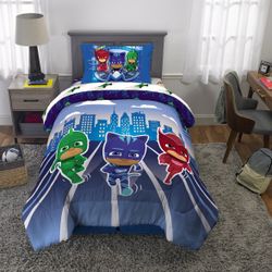 Masks Kids Twin Bed in a Bag, Comforter and Sheets, Blue, Hasbro