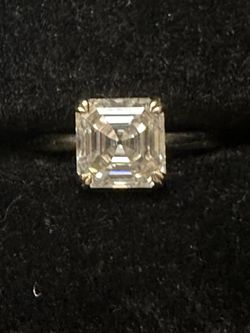 2.5 Carat Moissanite