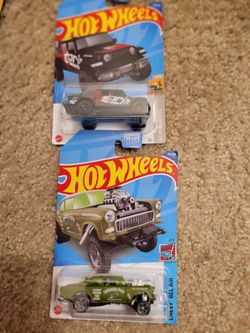 Set of Hotwheels '20 Jeep Gladiator and '95 Chevy Bel Air Gasser
