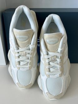 New Balance 9060 M8.5 W10