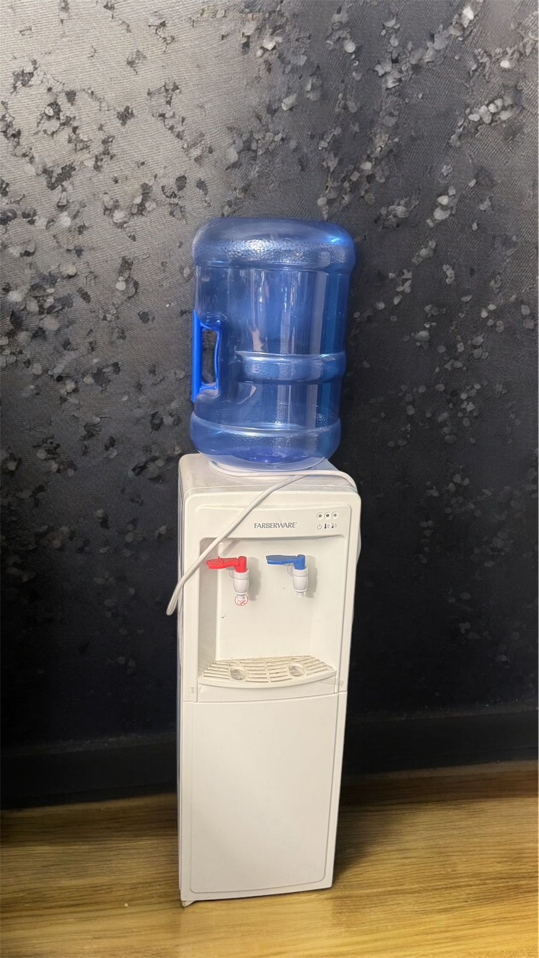 Hot and Cold Water Dispencer