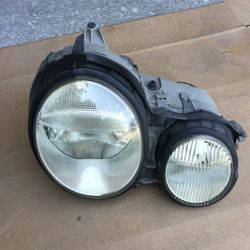 2000-2002 Mercedes Benz E Class Right Headlight OEM 